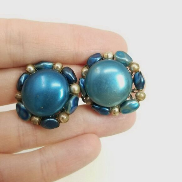 Vintage Blue Beaded Cluster Clip On Earrings, Made in Japan, Estate - Picture 2 of 7